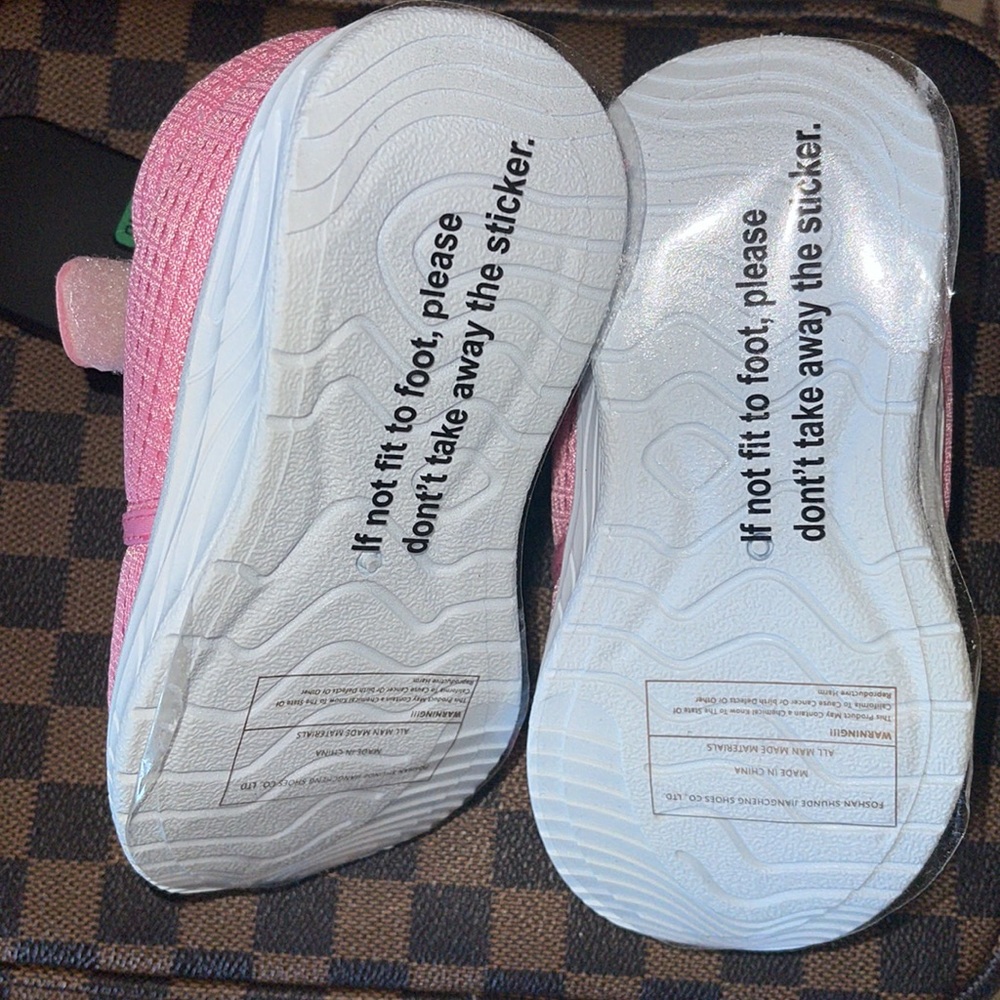 Toddler Girl, Pink shoes Size 8c - Picture 5 of 5
